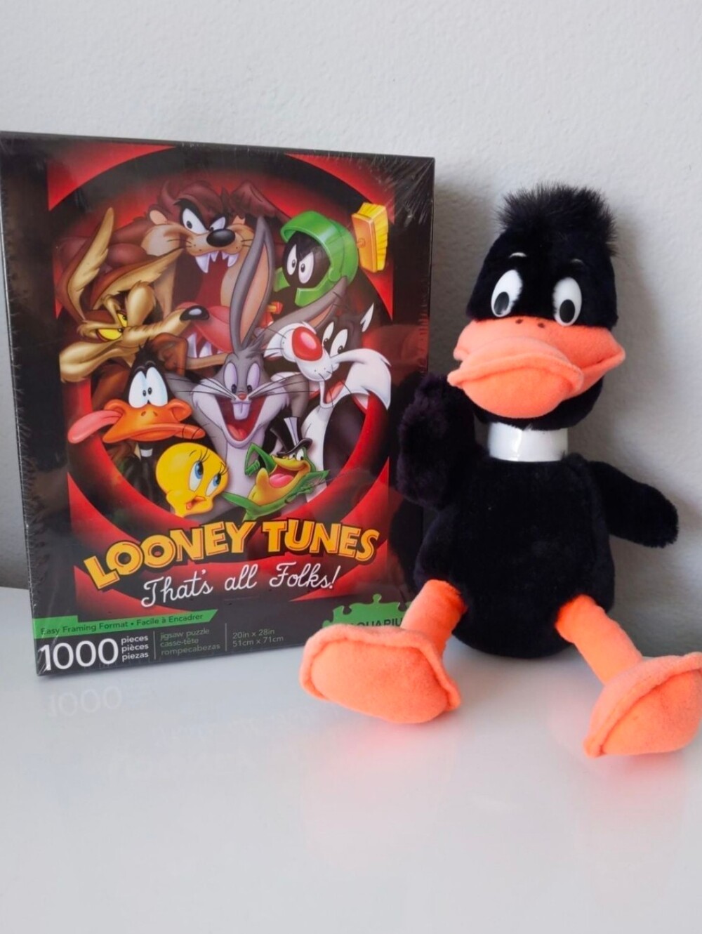 LOONEY TUNES “THATS ALL FOLKS!” 1000 PC Jigsaw Puzzle & Vintage Daffy Duck